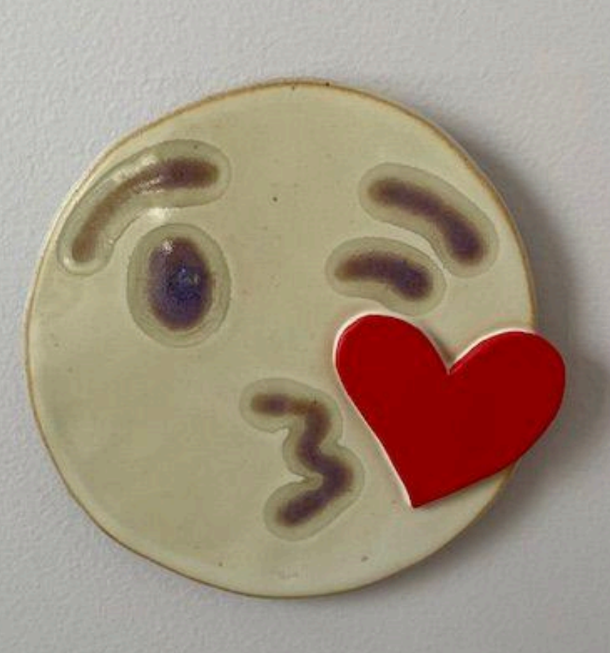 Kiss heart claymoji