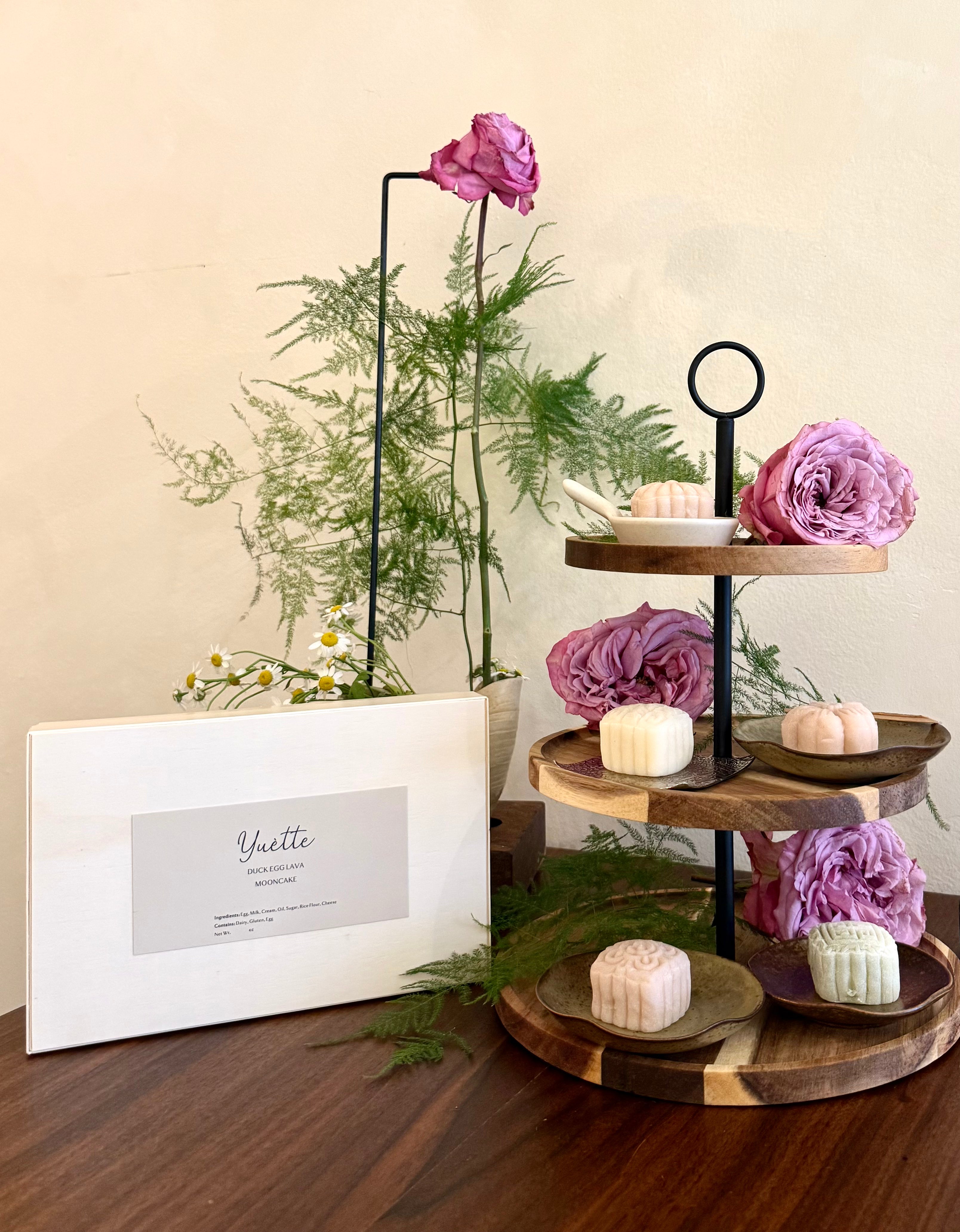 [LIMITED TIME ONLY] Yuètte Duck Egg Lava Mochi Mooncakes - Box of 4 or 6