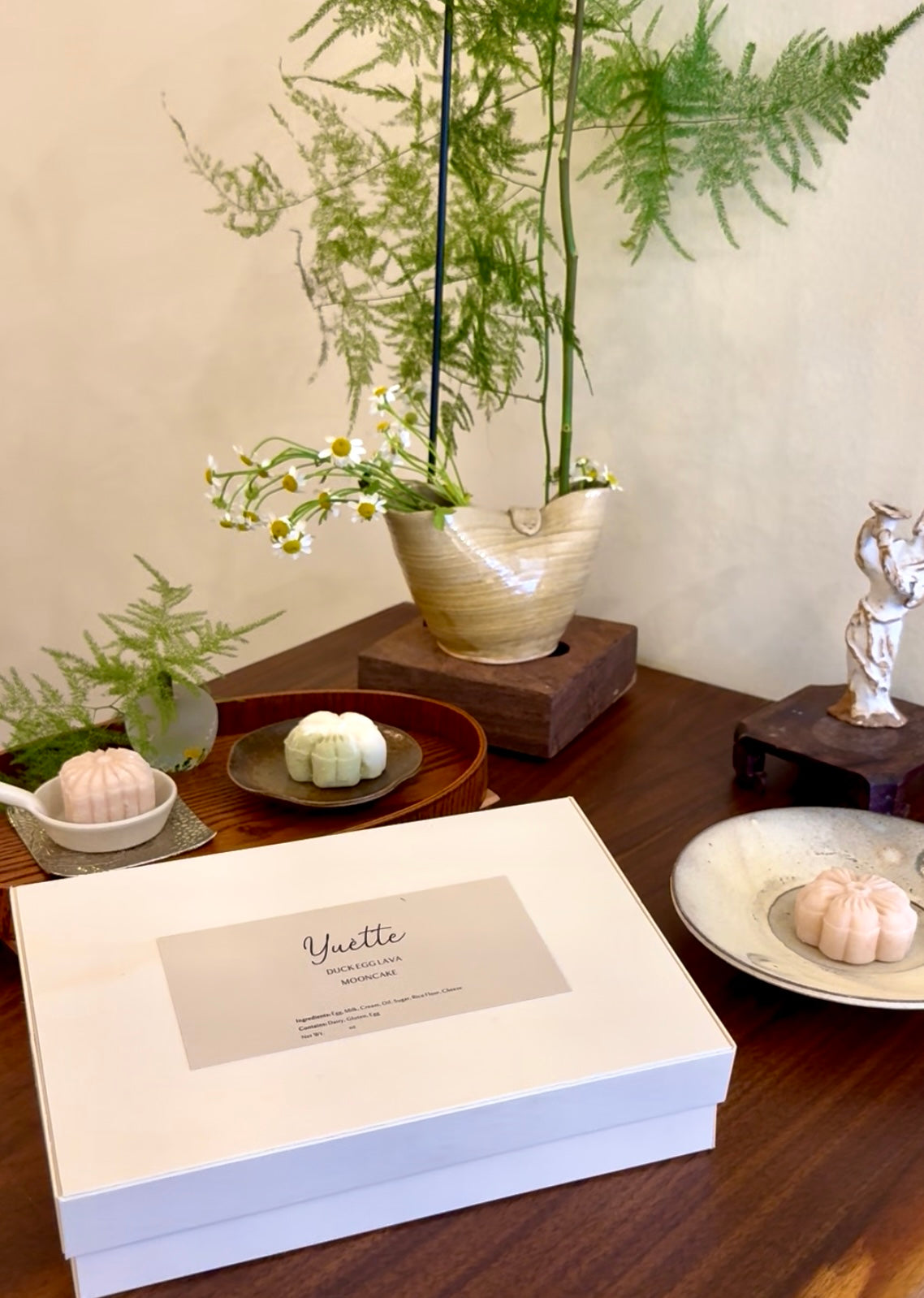 [LIMITED TIME ONLY] Yuètte Duck Egg Lava Mochi Mooncakes - Box of 4 or 6