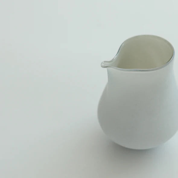 [Display Only] "White Vassel" Pitcher 2